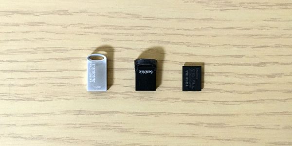 トランセンド USBメモリー JetFlash 720 16GB TS16GJF720S 大きさの比較